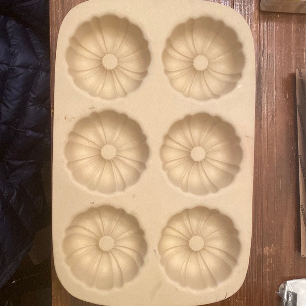Pampered Chef Bundt dish